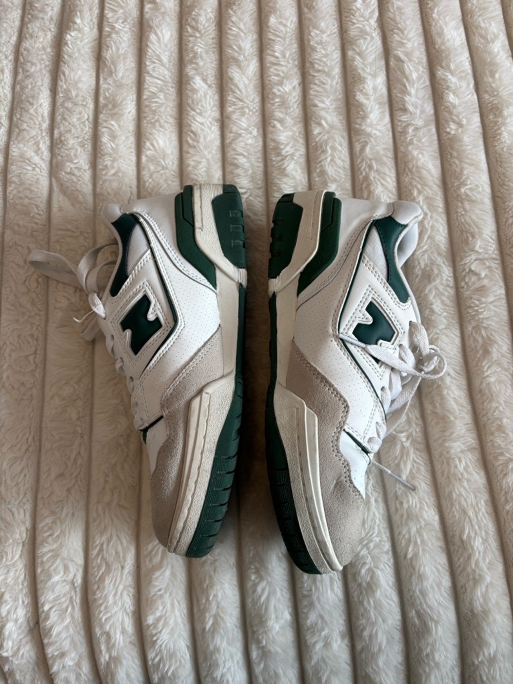 New Balance 550 - Picture 2 of 3